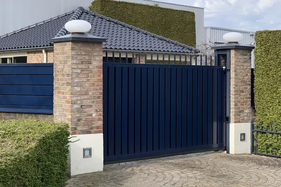 Custom Entry Gates with the Motors